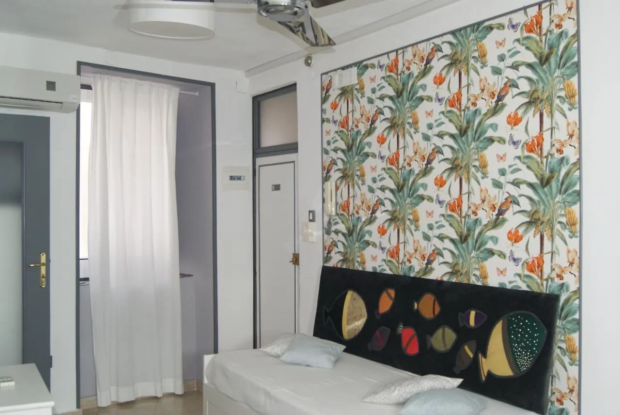 Beeclaire Guest House Palermo 0*,  Italia